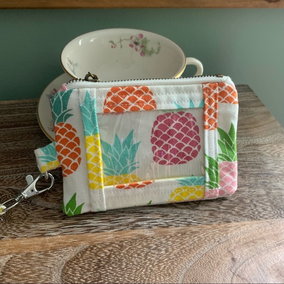 Pineapple ID Wallet with Breakaway Lanyard - Picture 3 of 9